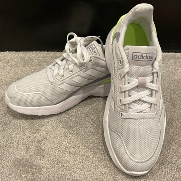 Adidas * Kids size 2.5 * - Picture 1 of 6